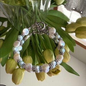 Elegant Faux Pearl and Blue Bead Bracelet